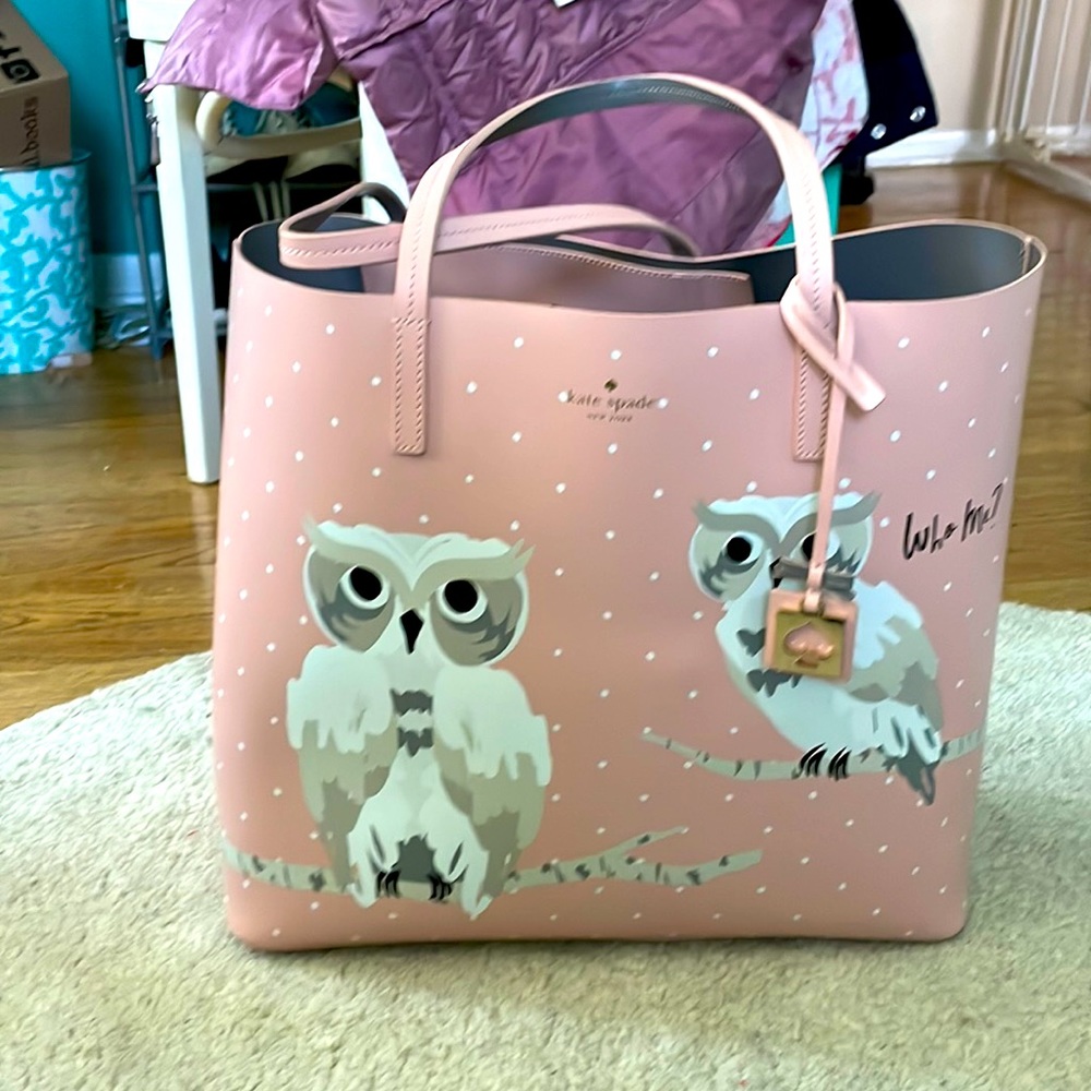 Kate spade tote. Height: 14in, front Length: 15in, Side length:8 in